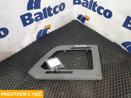 Накладка фары левая