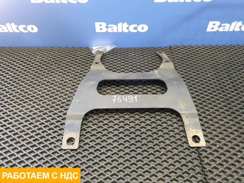 Кронштейн брызговика правый